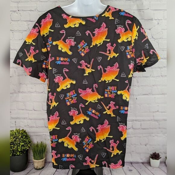 NWT Disney's Lion King "Just Can't Wait" Women's Printed V-Neck Scrub Top - Picture 3 of 12